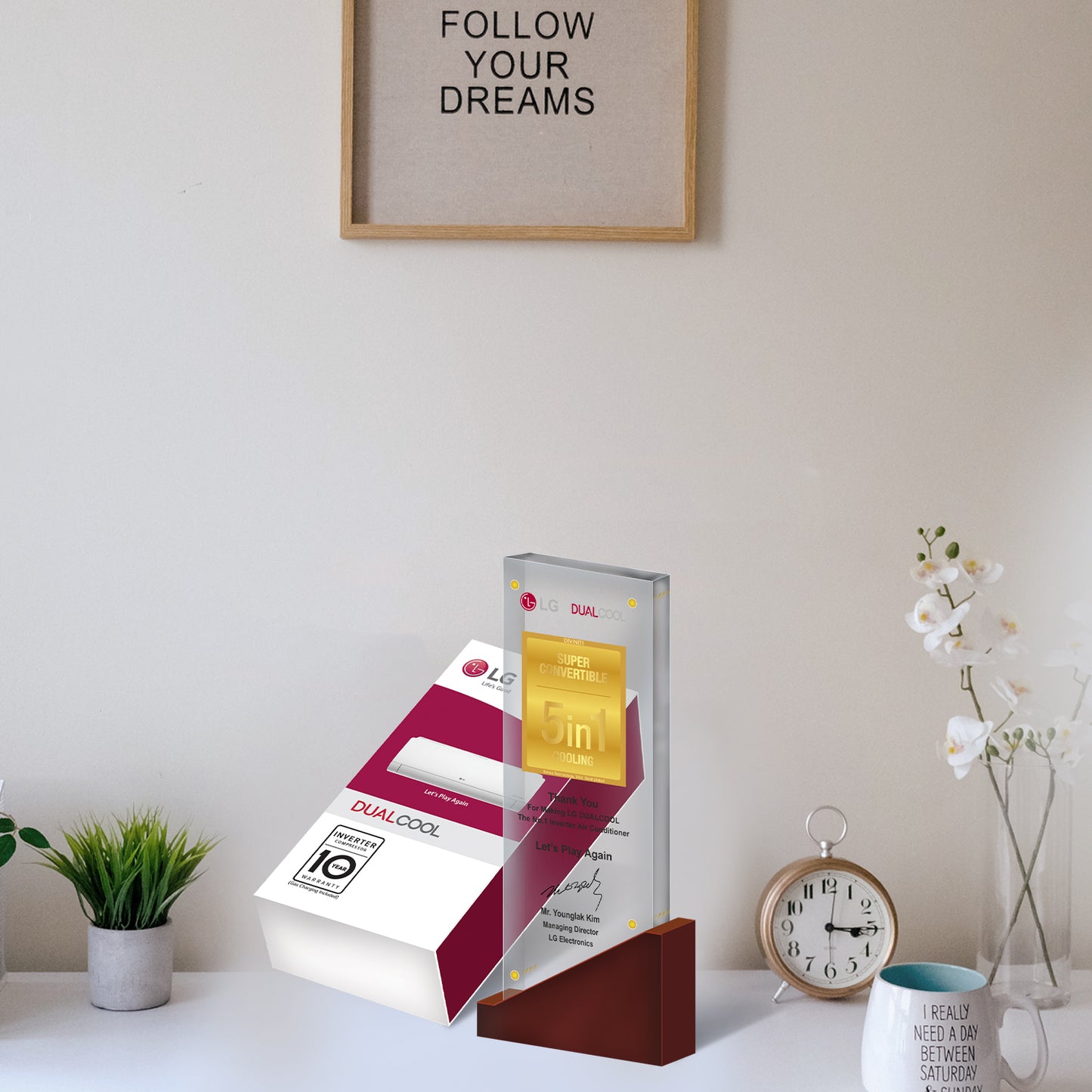 Customized Acrylic Trophy with Matter Printed on 24K Gold Plated Foil For Corporate Gifting