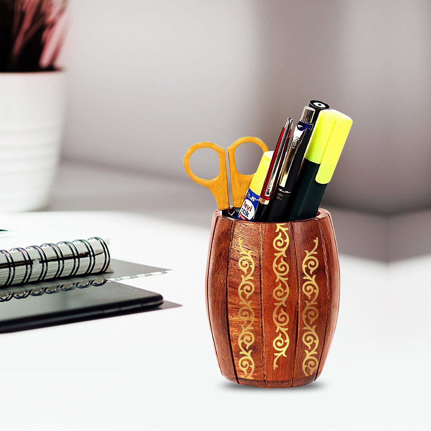 Customized Pen Holder With Gold Colored Design For Corporate Gifting