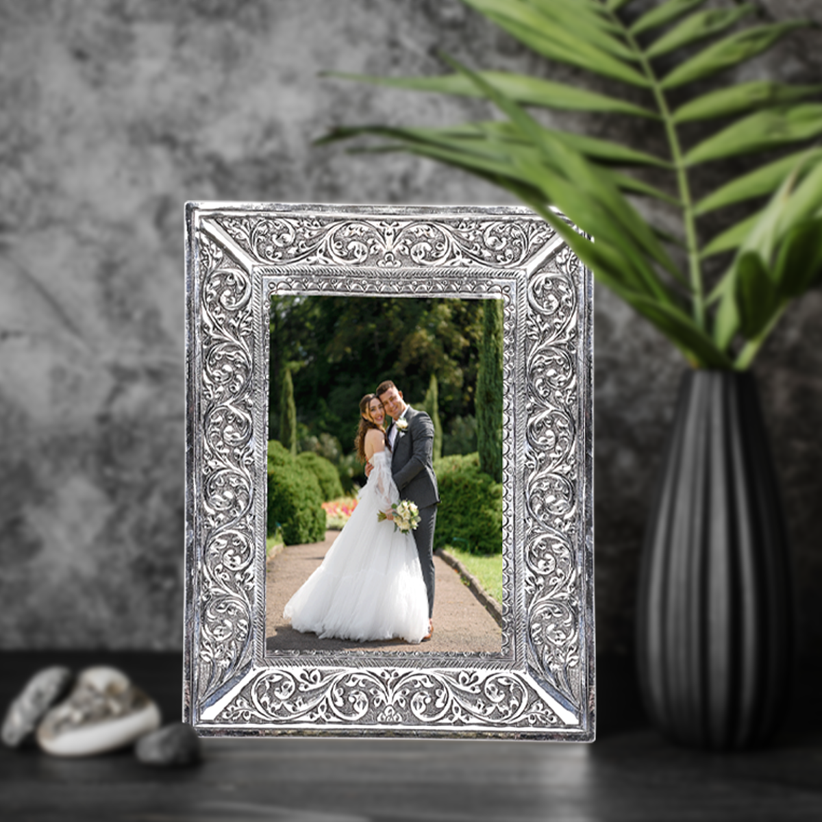 Pure Silver Vintage Photo Frame Rectangle Design (16x21 cm 232g)