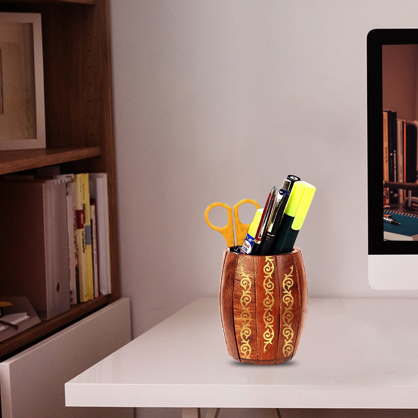 Customized Pen Holder With Gold Colored Design For Corporate Gifting