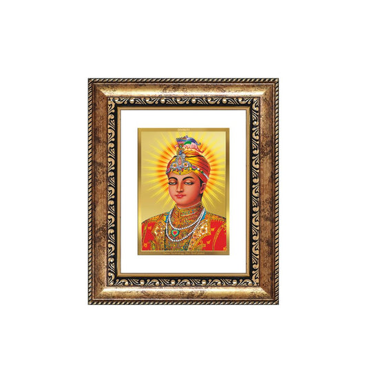 Diviniti 24K Gold Plated Guru Harkrishan Sahib Ji Sacred Sikh Table Top Frame for Home Decor & Office Ambiance | Premium Spiritual Gift