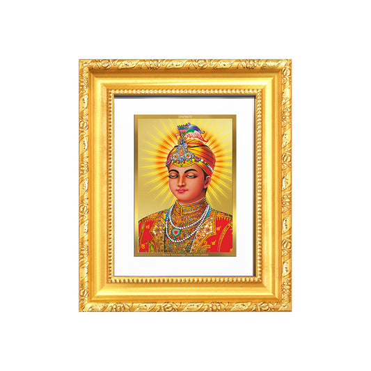 Diviniti 24K Gold Plated Guru Harkrishan Sahib Ji |Sacred Sikh Table Top Frame for Home Decor & Office Ambiance | Premium Spiritual Gift