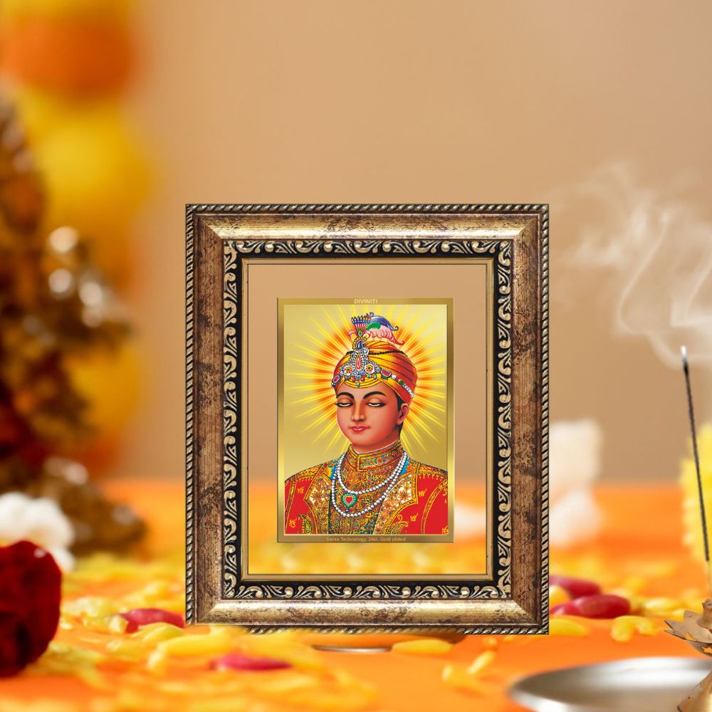Diviniti 24K Gold Plated Guru Harkrishan Sahib Ji Sacred Sikh Table Top Frame for Home Decor & Office Ambiance | Premium Spiritual Gift