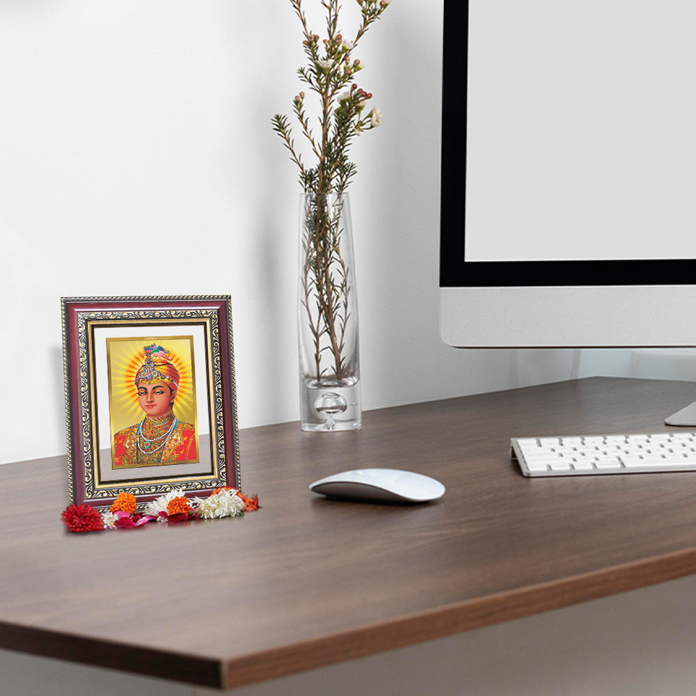 Diviniti 24K Gold Plated Guru Harkrishan Sahib Ji (Classic) Sacred Sikh Wall and Table Top Frame for Home Decor & Office Ambiance | Premium Spiritual Gift
