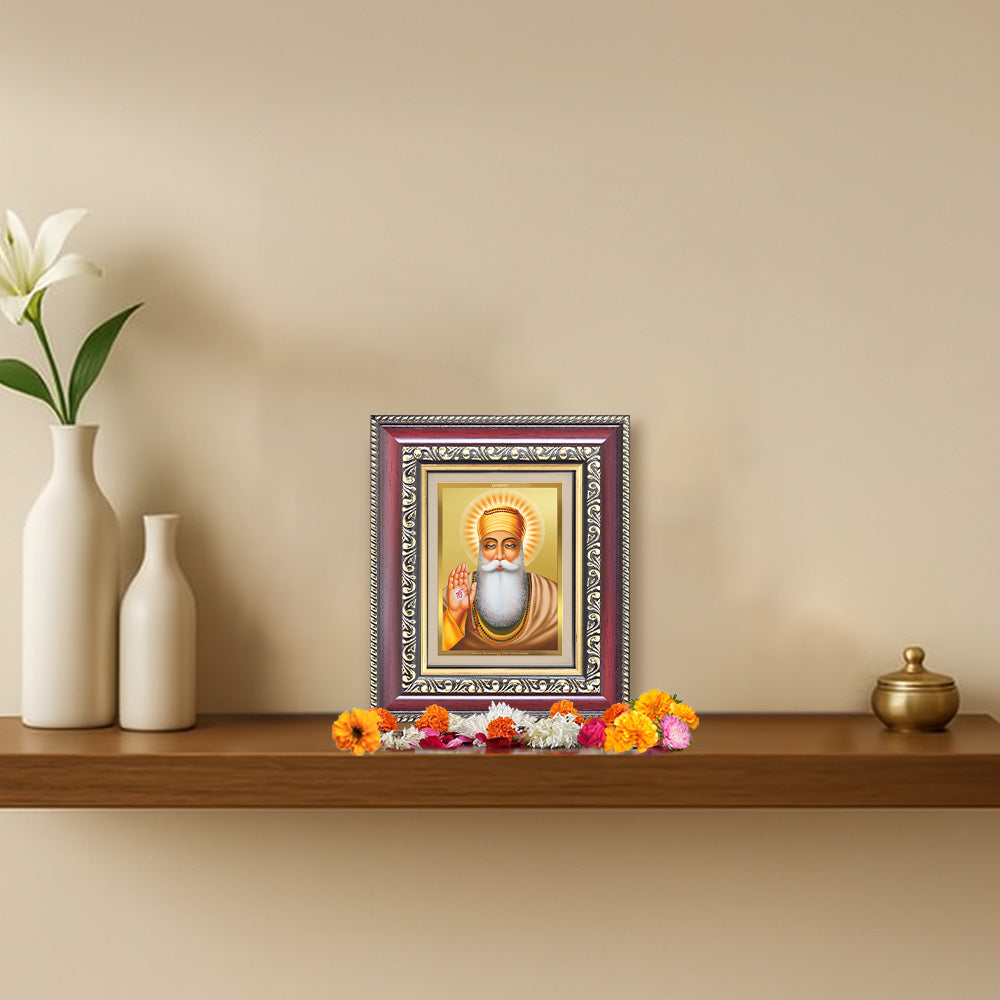 Diviniti 24K Gold Plated Guru Nanak Dev Ji (Classic) Sacred Sikh Table Top Frame for Home Decor & Office Ambiance | Premium Spiritual Gift