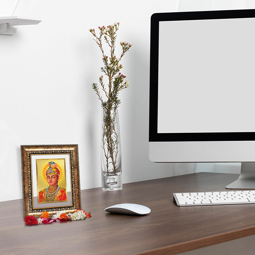 Diviniti 24K Gold Plated Guru Harkrishan Sahib Ji (Classic) Sacred Sikh Wall and Table Top Frame for Home Decor & Office Ambiance | Premium Spiritual Gift