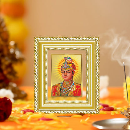 Diviniti 24K Gold Plated Guru Harkrishan Sahib Ji Sacred Sikh Table Top Frame for Home Decor & Office Ambiance | Premium Spiritual Gift