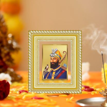 Diviniti 24K Gold Plated Guru Gobind Singh Ji Sacred Sikh Table Top Frame for Home Decor & Office Ambiance | Premium Spiritual Gift