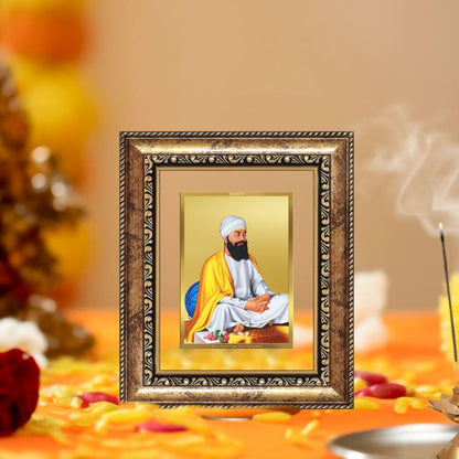 Diviniti 24K Gold Plated Guru Tegh Bahadur Sahib Ji Sacred Sikh Table Top Frame for Home Decor & Office Ambiance | Premium Spiritual Gift