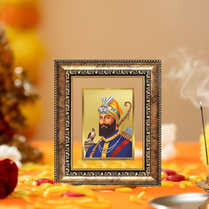 Diviniti 24K Gold Plated Guru Gobind Singh Ji Sacred Sikh Table Top Frame for Home Decor & Office Ambiance | Premium Spiritual Gift