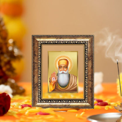 Diviniti 24K Gold Plated Guru Nanak Dev Ji Sacred Sikh Table Top Frame for Home Decor & Office Ambiance | Premium Spiritual Gift