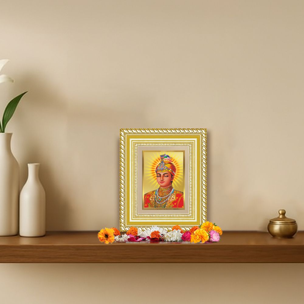 Diviniti 24K Gold Plated Guru Harkrishan Sahib Ji Sacred Sikh Table Top Frame for Home Decor & Office Ambiance | Premium Spiritual Gift
