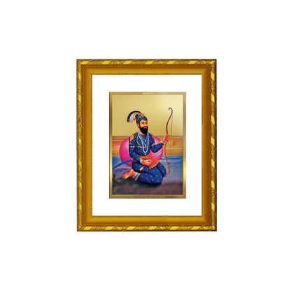 DIVINITI 24K Gold Plated Foil Guru Gobind Singh Ji's Photo Frame for Home & Office Decor, Wall Hanging, Workshop, Table Top, Gift|DG103 Size 2 (22.6x18.4 CM)