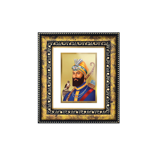 DIVINITI 24K Gold Plated Foil Guru Gobind Singh Ji Photo Frame for Wall Hanging, Workshop, Table Top, Home Decor, Gift|DG113 Size 2 (22.6x18.4 CM)