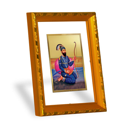 DIVINITI 24K Gold Plated Foil Guru Gobind Singh Ji's Photo Frame for Home & Office Decor, Wall Hanging, Workshop, Table Top, Gift|DG103 Size 2 (22.6x18.4 CM)